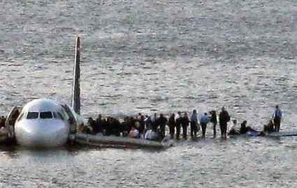 Just two minutes after US Airways Flight 1549 took off from LaGuardia Airport on Jan. 15, 2009, it struck a flock of Canada Geese, immediately damaging both engines. Pilots realized they couldn't make it to an airport in time, and decided to land the plane on the Hudson River, warning passengers to "Brace for impact." Within minutes, the plane was landed smoothly and all 155 people on board were safely evacuated. Chesley Sullenberger, Carolina Do Norte, Bird Strike, Us Airways, Airbus A320, Wuxi, Historical Moments, Group Of People, Hudson River