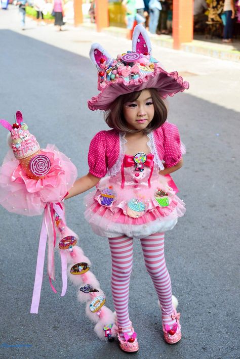 Candy Diy Costumes, Candyland Characters Costumes, Candy Costume Kids, Candy Themed Outfit, Candy Fairy Costume, Candyland Costume, Best Costume Ideas, Karneval Diy, Candy Costume