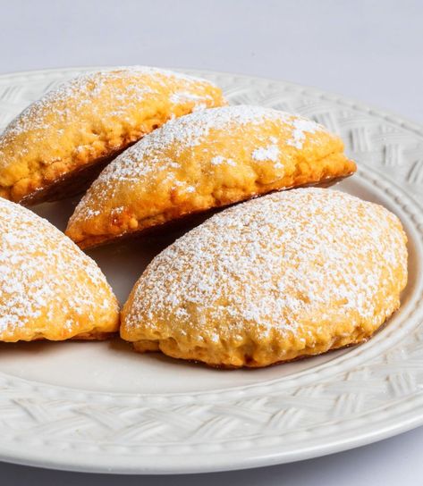 Empenada Recipe, Guatemalan Desserts, Guatamalan Recipes, Empanada Recipes, Empanada Discs, Guatemalan Food, Milk Custard, Guatemalan Recipes, Empanadas Dough