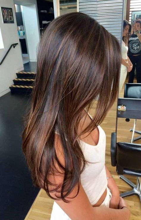 Had enough of your old hair color! And if you’re thinking of changing your hair color? Before you hit the hair bar, be sure... Rambut Brunette, Brown Hair Looks, Brown Hair Inspo, Brunette Hair With Highlights, Hair Color Light Brown, Brown Hair Balayage, Light Hair Color, Long Brown Hair, Haircuts Straight Hair