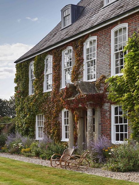 A Queen Anne house in the Cotswolds | Home of interior designer Emily Todhunter Cotswold Home Exterior, English Old House, Old British House Interior, British Architecture House, English Colonial House, English Colonial House Exterior, British House Aesthetic, English House Aesthetic, Queen Anne House Exterior