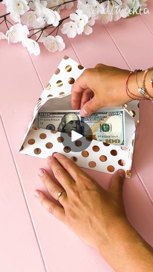 199K views · 1K reactions | How to make a GIFT MONEY ENVELOPE in one minute 🤩📩💵 | How to make a GIFT MONEY ENVELOPE in one minute 🤩📩💵 | By Handimania | Facebook Homemade Money Cards, Money Wallets Handmade, How To Make Money Envelopes, How To Wrap Money As A Gift, Money Envelopes Diy, Money Gift Box Ideas, Money Wrapping Ideas Cash Gifts, Diy Money Envelopes, Diy Money Holder