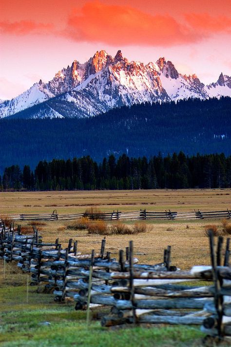 Sawtooth National Recreation Area at sunrise. Sawtooth Mountains, Stanley, Idaho. Photo: Chad Case Sawtooth Mountains, Case Photography, By Any Means Necessary, To Infinity And Beyond, Beautiful Places In The World, Back To Nature, Mountain Range, Pretty Places, Most Beautiful Places