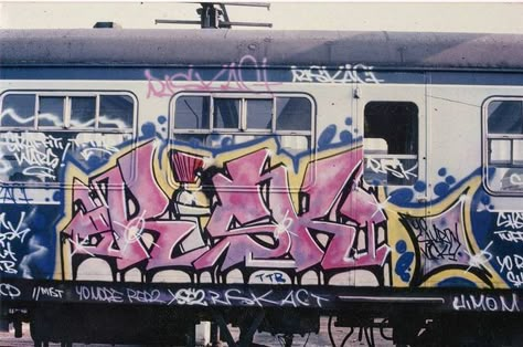 Snowboard Art, Train Graffiti, Train Drawing, Graffiti Wildstyle, Graffiti Photography, Best Graffiti, Graffiti Writing, Graffiti Doodles, Graffiti Tagging