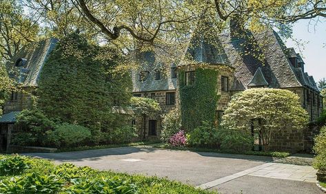 Connecticut Homes, Greenwich House, Stone Mansion, Greenwich Connecticut, Traditional Homes, Brick Stone, Ivy House, English Tudor, Rich Home