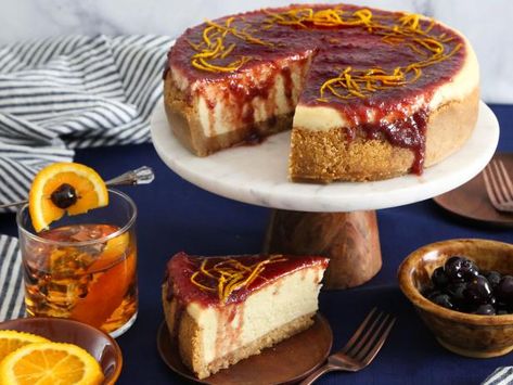 Whiskey Cheesecake Recipes, Old Fashioned Cocktail Cake, Winter Cheesecake Recipes, Cocktail Cheesecake, Old Fashioned Cheesecake Recipe, Whiskey Cheesecake, Bourbon Cheesecake, Rich Cheesecake, Cherry Topping