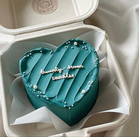 Small blue vintage birthday cake with pearls Blue Heart Birthday Cake, Cake 27th Birthday, Korean Bento Cake Aesthetic, Blue Simple Cake, Blue Heart Cake, Birthday Cake Minimalist, Birthday Cake Korean, Bachlorette Cakes, 27th Birthday Cake