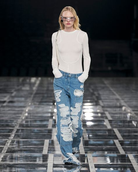 How To Have Style, Paris Mode, Moda Paris, Katie Holmes, Fall 2022, Raf Simons, Fashion Show Collection, Vintage Jeans, Ripped Jeans