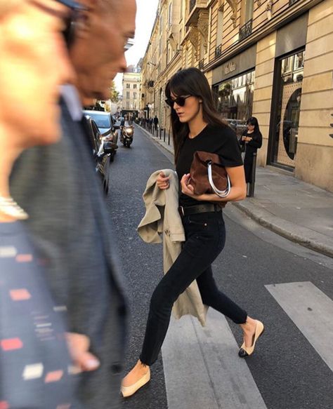 12 Parisian Instagram Accounts To Follow ASAP | Damsel In Dior Chanel Ballerina Flats, French Capsule Wardrobe, Ballet Flats Outfit, Minimalist Moda, Parisian Outfits, Style Parisienne, French Girl Chic, Black Tees, Parisian Chic Style