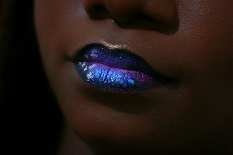 Galaxy Inspired Makeup, Mlp Moodboards, Mouth Makeup, Kory Anders, Iridescent Makeup, Dark Aura, Witch Eyes, Holographic Lips, Galaxy Makeup