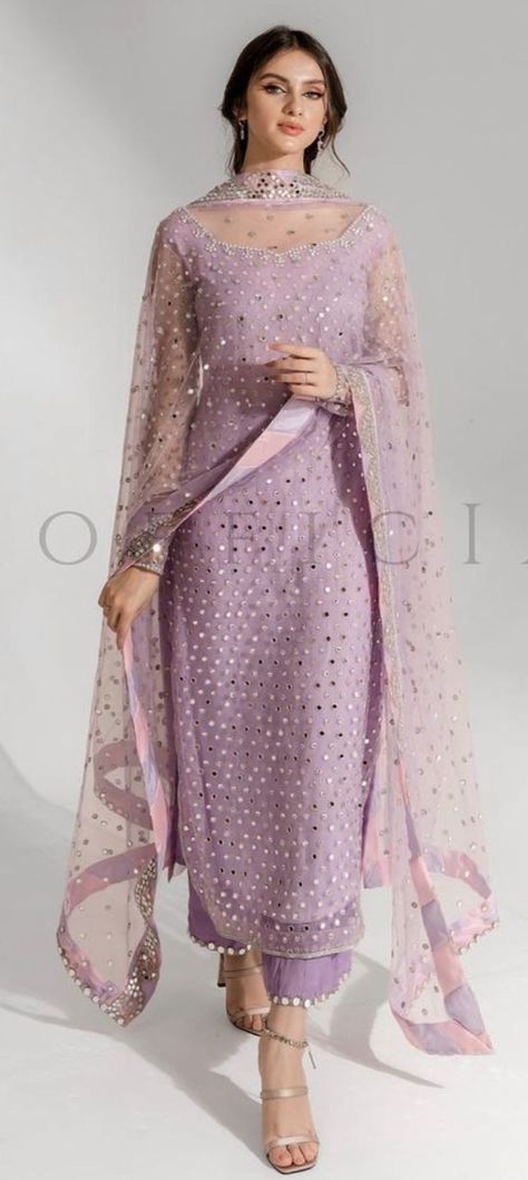 Trendy Outfits Indian, Anarkali Dress Pattern, Casual Indian Fashion, Pakistani Fancy Dresses, Desi Fashion Casual, Beautiful Pakistani Dresses, Salwar Kamiz, Indian Dresses Traditional, Simple Pakistani Dresses