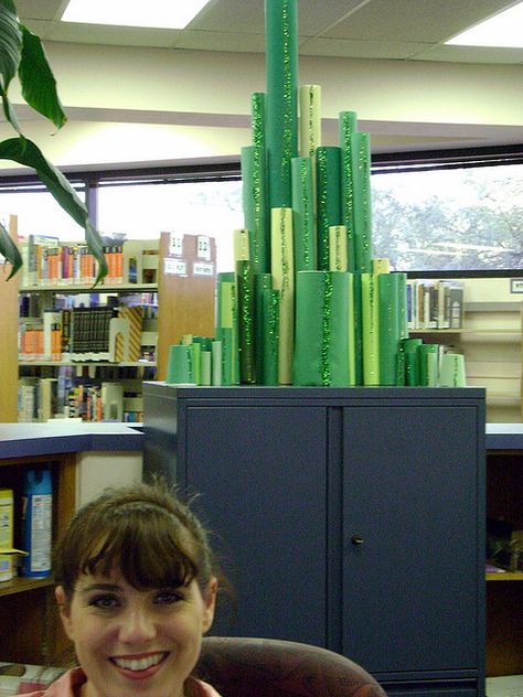 emerald city (out of rolled up paper?) Themed Halloween Decorations, Emerald City Party, Library Tables, Wizard Of Oz Decor, Information Desk, Homecoming Floats, Wizard Of Oz Book, City Backdrop, Halloween Themes Decorations