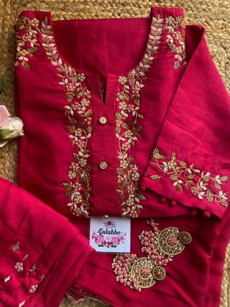 hand embriodered kurti Machi Work, Advance English, Organza Styles, Agha Noor, Embroidery Red, Mother Daughter Fashion, Printed Suit, Velvet Dress Designs, Kurti Pant