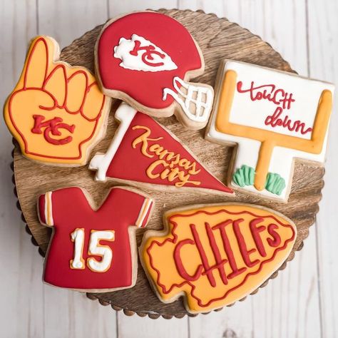 Chiefs Helmet Cookies, Kansas City Chiefs Sugar Cookies, Chiefs Cookies Decorated, Kansas City Chiefs Cookies, Kc Chiefs Cookies, Chiefs Food, Chiefs Cookies, Superbowl Cookies, First Birthday Cookies