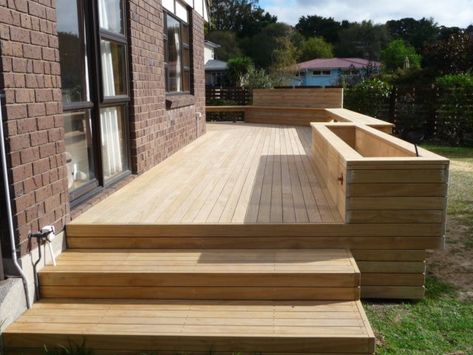 Seating Planter, Deck Piscina, Deck Planters, Deck Steps, Patio Deck Designs, Wooden Deck, Deck Designs Backyard, Deck Projects, Bench Seating