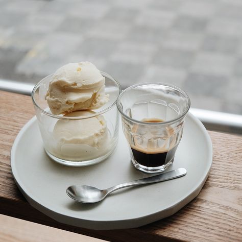 Affogato Coffee Photography, Affogato Photography, Affogato Aesthetic, Espresso Affogato, Kurasu Kyoto, Coffee Flavored Ice Cream, Coffee And Ice Cream, Cafe Ice Cream, Affogato Coffee