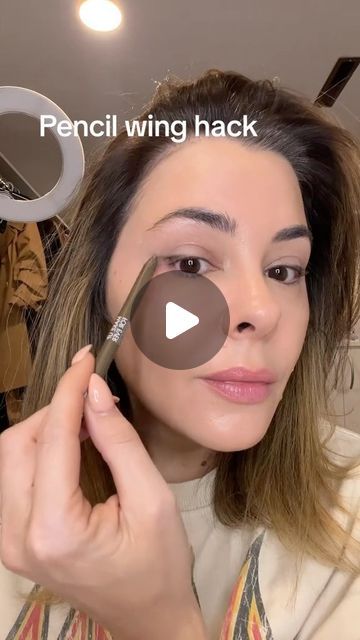 Erica Taylor on Instagram: "EYELINER PENCIL HACK TUTORIAL #eyeliner #liquideyeliner #dosanddonts #over40 #eyelinertutorial #eyeliners #makeuphacks #makeupover40 #cateye #wingedliner" Erica Taylor, Tutorial Eyeliner, Makeup Over 40, Makeup Mistakes, Winged Liner, Eyeliner Pencil, Eyeliner Tutorial, Pencil Eyeliner, Liquid Eyeliner