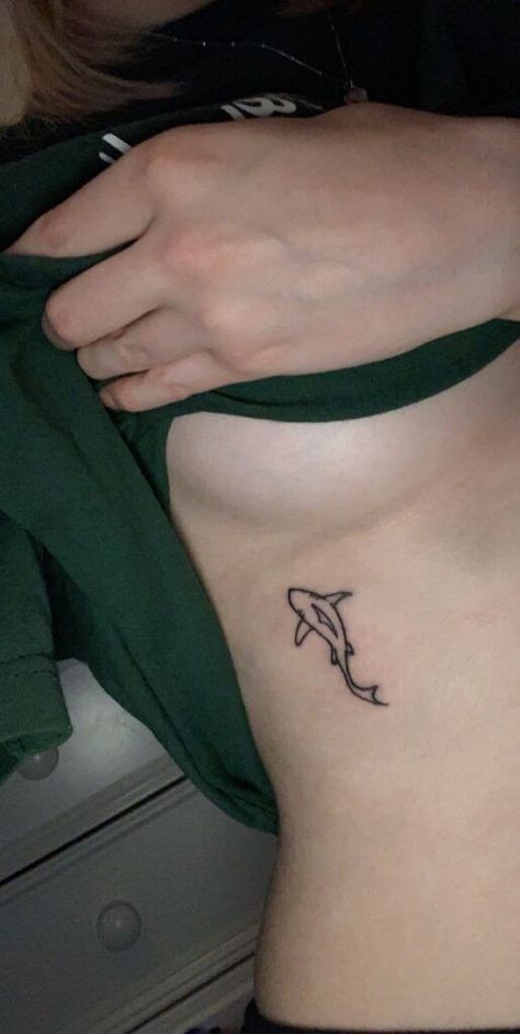 Arrowhead Outline Tattoo, Delicate Shark Tattoo, Shark Tattoo Ideas Simple, Shark Tattoo On Ribs, Shark Simple Tattoo, Henna Shark, Simple Rib Tattoo, Little Shark Tattoo, Shark Rib Tattoo