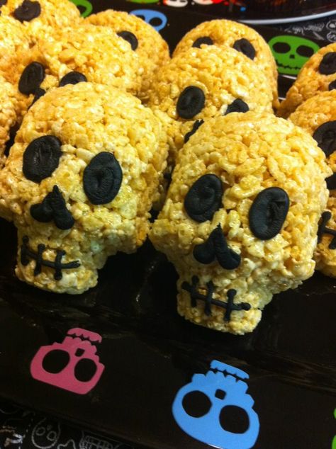 Halloween Rice Krispie Treats | Fright Krispies Treats - Halloween Rice Krispies Ghosts! - I-Mockery ... Caroline Halloween, Halloween Rice Crispy Treats, Oreo Balls Christmas, Halloween Rice Krispies, Homemade Halloween Treats, Crispy Treats Recipe, Halloween Eats, Easter Rice Krispie Treats, Halloween Rice Krispie Treats