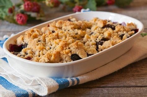 Blackberry Shortbread, Blackberry Recipes Easy, Cobbler For Two, Easy Shortbread Crust, Shortbread Crumble, Easy Blackberry Cobbler, Blackberry Crisp, Cobbler Crust, Blackberry Dessert