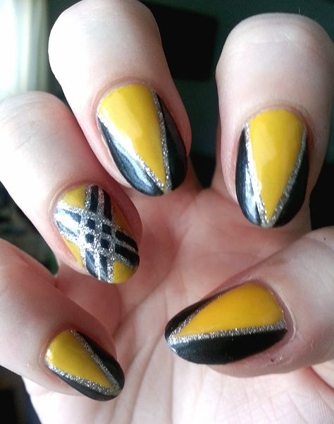 Xmen nails X Men Nails Art, Geeky Nail Art, X Men Nails, Deadpool And Wolverine Nail Art, Wolverine Nail Art, Transformers Nails, Hawkeye Nails, Deadpool And Wolverine Nails, Deadpool Nails