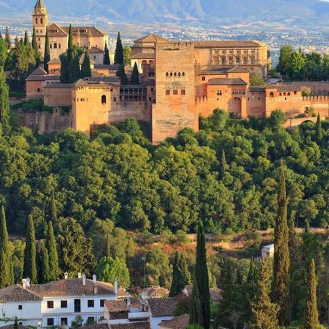 Andalusian Decor, Andalusian Architecture, Alhambra Spain, Spain Aesthetic, Alhambra Granada, Building Aesthetic, Al Andalus, Granada Spain, Blue Aesthetic Pastel