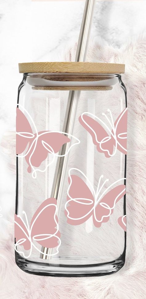 Butterfly Glass Cup, Butterfly Cricut Projects, Glass Tumblers With Vinyl Ideas, Butterfly Svg Free Cricut, Drawing On Glass Cups, Decal Ideas For Cups, Glass Tumbler Design Ideas, Glass Cups With Vinyl Cute Ideas, Cricut Tumbler Ideas