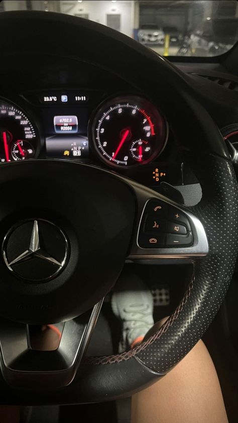 Night Rides Car, Mercedes Wheels, Luxury Cars Mercedes, Mercedes Interior, City Life Photography, Cute Disney Outfits, Inside Car, Benz Mercedes, Gym Photos