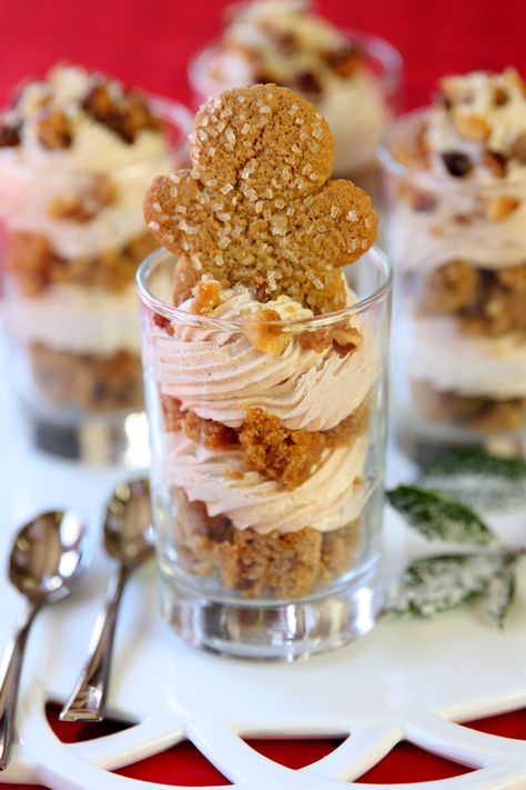 Gingerbread Hazelnut Crunch Trifles - SO good! Dessert Recipes For Christmas, Mini Christmas Desserts, Mason Jar Desserts Recipes, Gingerbread Trifle, Hazelnut Crunch, Holiday Mason Jar, Mason Jar Desserts, Mini Dessert Recipes, Recipes For Christmas