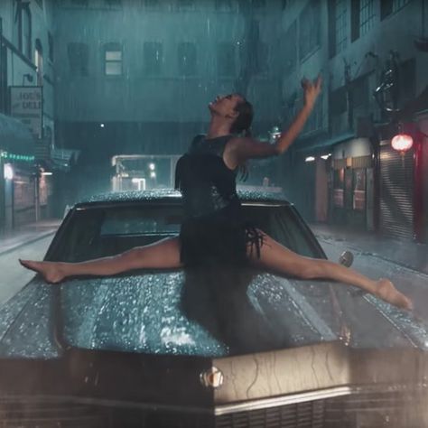 Is Taylor Swift Doing a Split in "Delicate" Music Video? Taylor Swift Delicate, Rachel Platten, Taylor Swift Music Videos, Taylor Swift Music, All About Taylor Swift, Felix The Cats, Taylor Swift Videos, Taylor Swift Album, Taylor Swift Songs