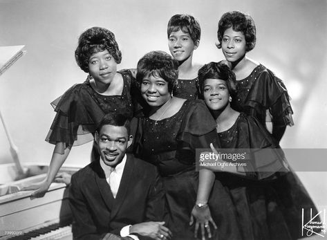 Josie Howard, James Herndon, Albertina Walker, Cassietta George, Shirley Caesar and Dolores Washington of the gospel group 'The Caravans' pose for a protrait in circa 1965 in New York City, New York. Sherman Hemsley, Marla Gibbs, The Jeffersons, Tv Moms, African American Family, Gospel Singer, Embarrassing Moments, Old Shows, Old Tv Shows