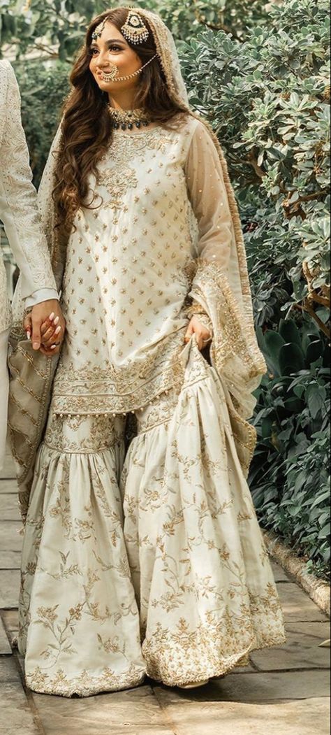 Nikkah Gharara, Pakistani Nikkah Bride, Gharara Pakistani, Pakistani Nikkah, Nikkah Bride, Nikah Outfit, Nikah Dress, Heavy Dresses, Pakistani Fancy Dresses