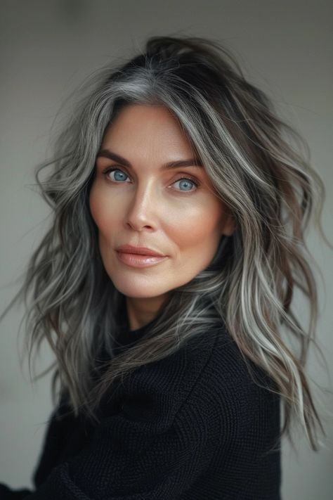 28 Stunning Gray Hair Blending Ideas You Need To Try Gray Hair Blending, Grey Brown Hair, Hair Blending, Gray Balayage, Grey Hair Transformation, Black Cake, Grey Hair Inspiration, Beautiful Gray Hair, Gray Hair Growing Out