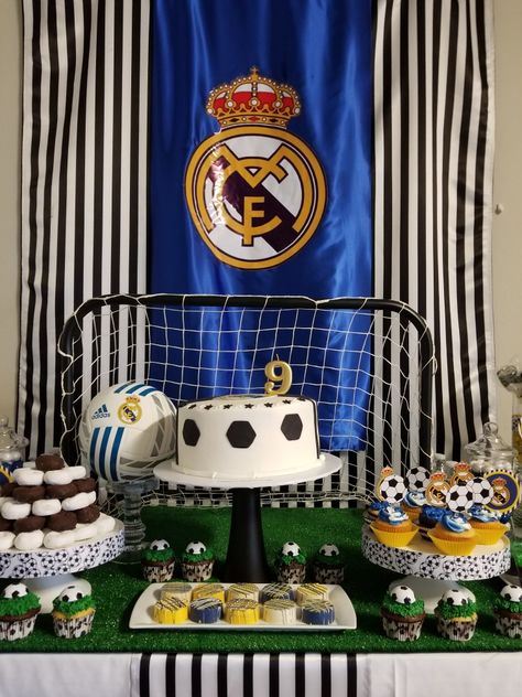 Real Madrid Theme -Surprise Birthday Party for my son Jorge Real Madrid Birthday Party Decoration, Real Madrid Party Ideas, Real Madrid Birthday Party, Real Madrid Birthday, Neymar Birthday, Soccer Theme Parties, Adult Birthday Party Favors, Soccer Birthday Parties, Mario Bros Birthday