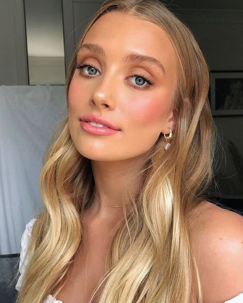 25 Insanely Gorgeous Makeup Looks To Try in 2020 #beauty #makeup #summer #dewy #natural Bushy Brows, Gorgeous Makeup Looks, Fresh Face Makeup, Wedding Hairstyles And Makeup, Makeup Looks To Try, Faux Freckles, Bridesmaid Hair Makeup, Long Eyelashes, Bridal Makeup Natural