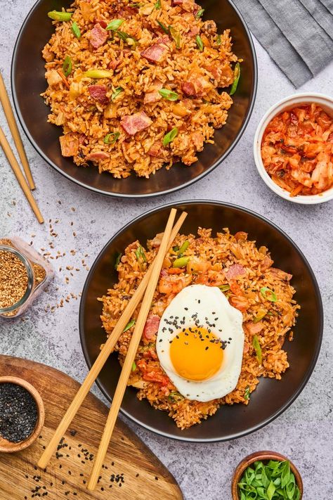 If you like experimenting with fried rice, you’ve got to check out this kimchi fried rice recipe. It’s loaded up with ingredients like kimchi, bacon, garlic, and Korean chili paste. Plus, it’s super-simple to whip up and you can have it ready in just 30 minutes. Got some leftover rice on hand? Perfect, this recipe is ideal for using up day-old rice and turning it into something amazing. Give it a shot and you'll be pleasantly surprised how you can make such a tasty dish with so few ingredients. Kimchi And Rice, Bacon Fried Rice Recipe, Kimchi Fried Rice Recipe, Hibachi Fried Rice, Korean Chili, Korean Chili Paste, Bacon Fries, Kimchi Fried Rice, Leftover Rice