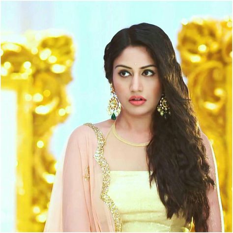 Beautiful anika😍😘 Anika Ishqbaaz, Ishqbaaz Outfits, Nakul Mehta, Nakuul Mehta, Surbhi Chandna, Indian Drama, Serial Actress, Tv Actors, Prewedding Photography