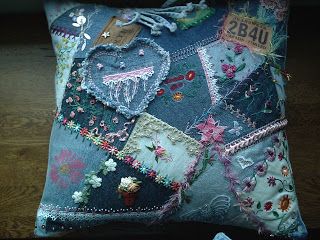 kerrykatiecakes: Katie's Denim Pillow Denim Pillow, Jean Quilt, Crazy Quilt Stitches, Crazy Quilt Blocks, Blue Jeans Crafts, Crazy Patchwork, Crazy Quilting, Denim Quilt, Jean Crafts