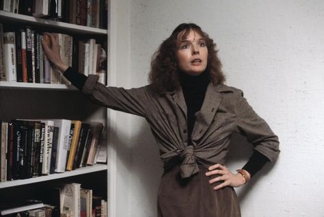 Why Diane Keaton's 1970s Style Is Still Influential Today School Movies, Old School Movies, Blake Edwards, Annie Hall, Woman Authors, Preppy Plaid, Diane Keaton, Suede Moto Jacket, Woody Allen