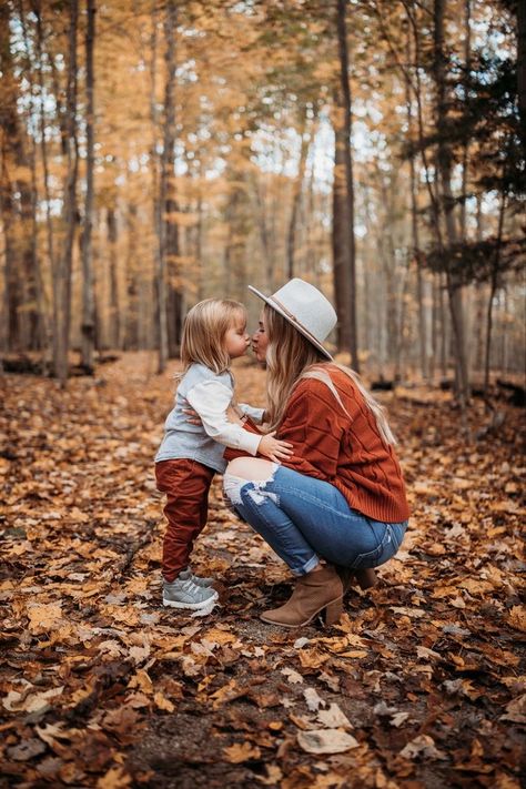 Fall Picture Photo Shoots, Fall Family Photos Mom And Son, Mom And Daughter Photo Ideas Fall, Mom And Daughter Fall Photoshoot Outfits, Fall Mother Son Photoshoot Outfits, Fall Photo Ideas For Family, Autumn Toddler Photoshoot, Family Of 3 Fall Photo Ideas, Fall Photos Mom And Son