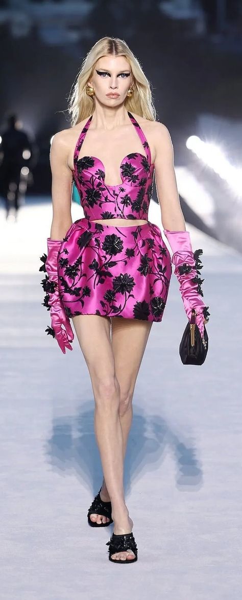 Versace Fall 2023 RTW Versace 2023, My Confession, Art Dress, Fall 2023, Versace, Pop Art, Models, Clothes, Art