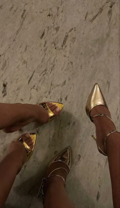 Gold Heels Aesthetic, Shoe Pics Instagram, Mules Outfit, Gold Kitten Heels, Feminine Shoes, Fancy Fits, Heels Aesthetic, Gold High Heels, Glam Chic