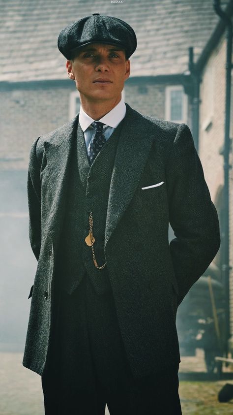 Thomas Shelby Suit, Peaky Blinders Outfit, Shelby Thomas, Vintage Outfits For Men, Peaky Blinders Costume, Peaky Blinders Series, Vintage Outfits Men, Peaky Blinders Wallpaper, Peaky Blinders Suit