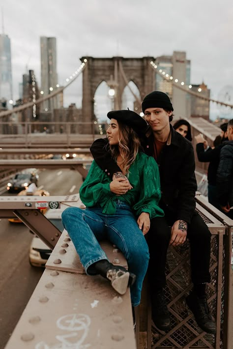 New York Photo Ideas Couple, Engagement Photos New York, New York City Engagement Photos, Couples In Nyc, Brooklyn Bridge Pictures, Brooklyn Bridge Engagement Photos, Nyc Engagement Shoot, New York Engagement Photos, Nyc Couple