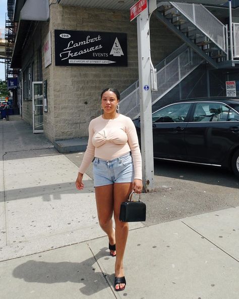 Yaminah Mayo, Mid Size, White Shorts, Mini Skirts, Womens Shorts, On Instagram, Clothes, Instagram