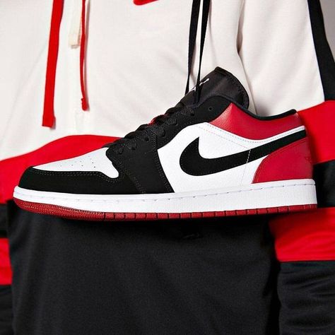 Air Jordan 1 Black Toe,Air Jordan 1 Gym Red,Gym Red Jordan 1 Red,Jordan 1 Outfit Tenis Nike Jordan, Jordan 1 Low Red, Nike Dunks Outfit, Air Jordan 1 Low Black, Dunks Outfit, Jordan Outfit, Hype Clothing, All Nike Shoes, Nike Shoes Jordans