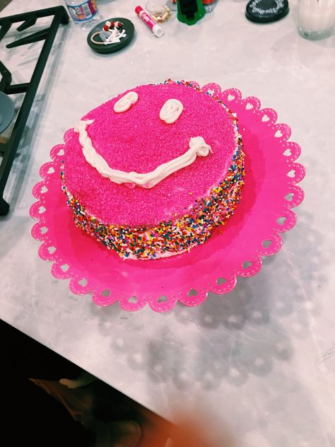 hot pink smiley sprinkle Hot Pink Birthday Party, Hot Pink Birthday, 15th Birthday Party Ideas, 21st Birthday Shirts, Preppy Party, Birthday Gift For Friend, Pink Birthday Cakes, Cute Birthday Ideas, Pink Birthday Party