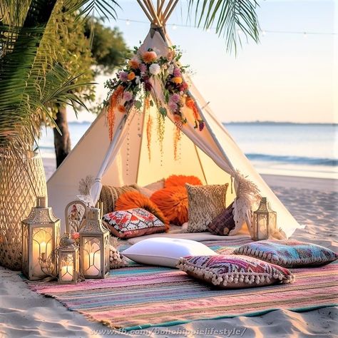 Luau Picnic, Unique Event Decor, Outdoor Dates, Interior Design Showroom, Small Patio Decor, Greek Decor, Fantasy Bedroom, Picnic Inspiration, Hippie Lifestyle