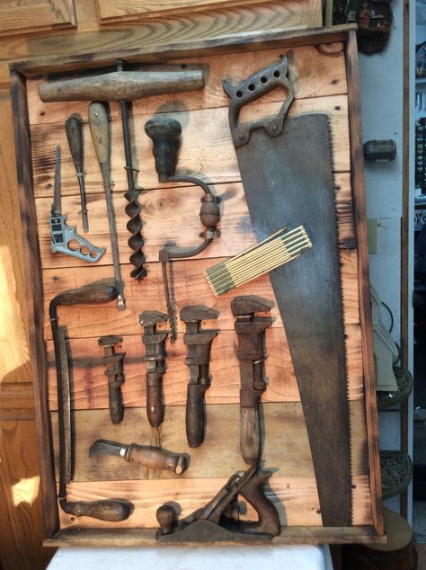 Old Tools Display Ideas, Old Tool Display Ideas, Vintage Tool Display, Antique Tools Display, Antique Tool Display, Old Tools Decor Ideas, Tool Display, Antique Hand Tools, Rustic Garden Ideas