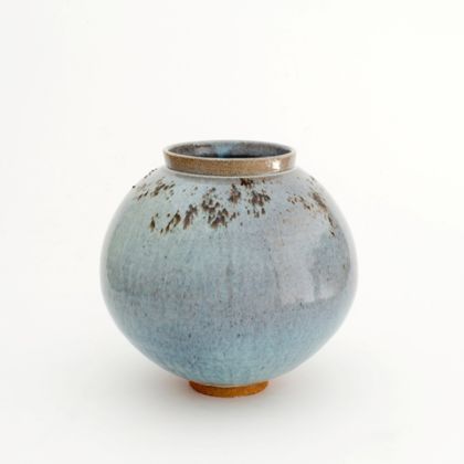 Moon Jars Ceramics, Moon Jars, Jack Doherty, Ceramics Pottery Mugs, Pottery Ornaments, Moon Jar, Iron Pyrite, Pottery Inspiration, Clay Work